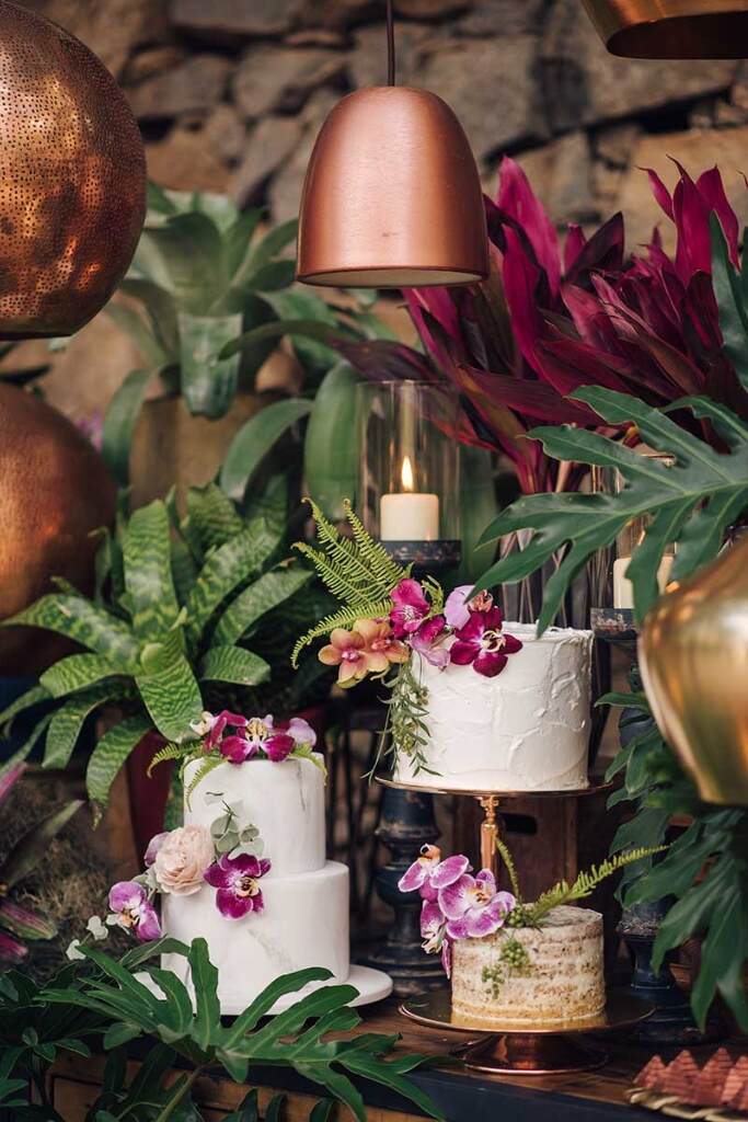 Casamento Roxo: +70 fotos de paleta, decoração e madrinhas