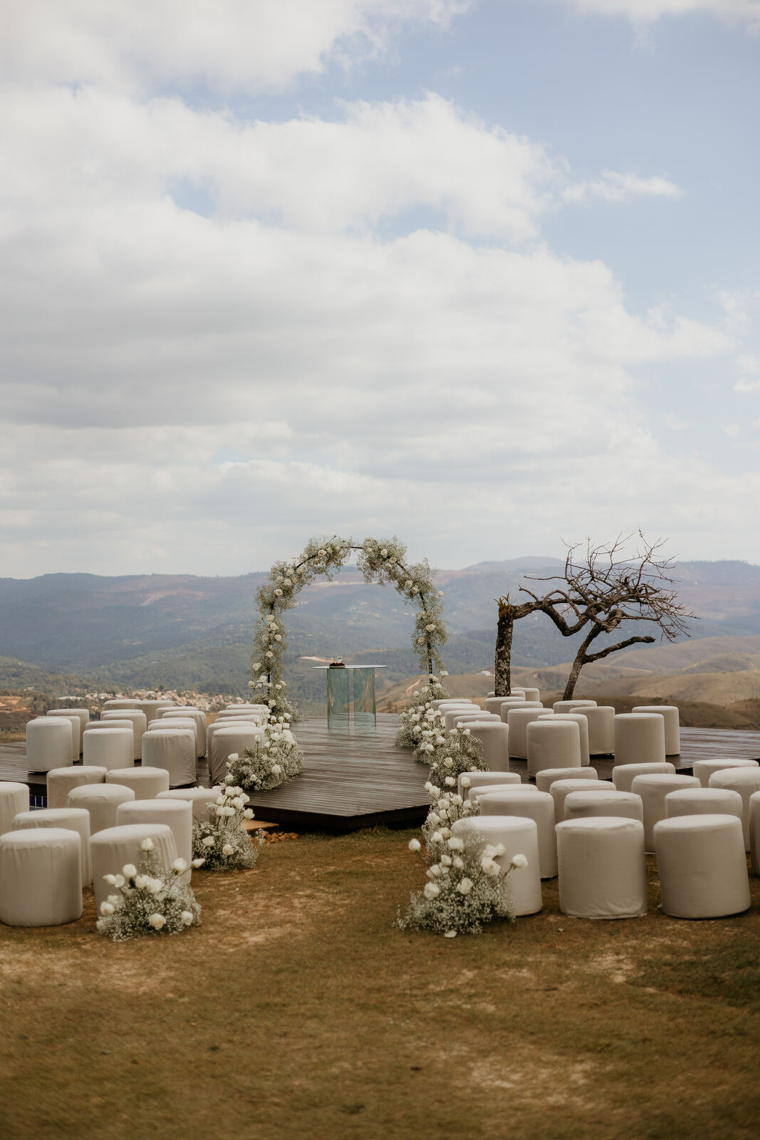 altar com vista para as montanhas