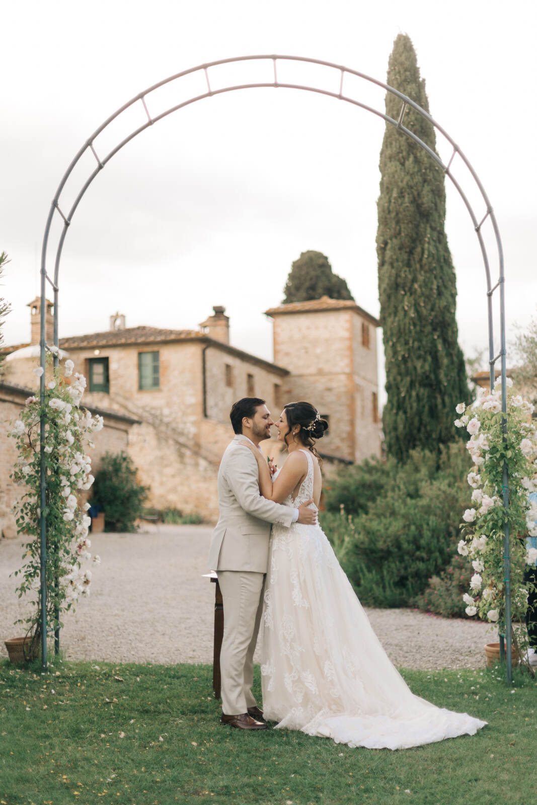 noivos na cerimonia de casamento