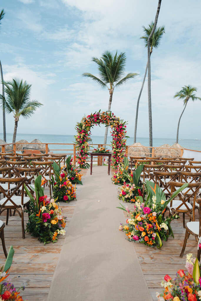 altar com decoração tropical