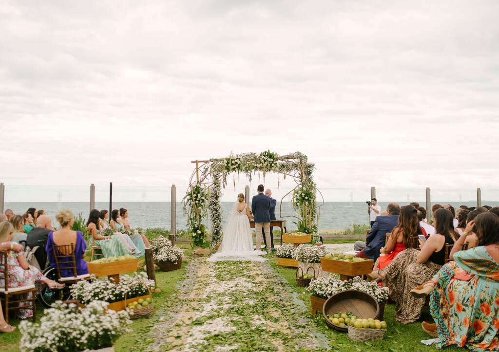 casal em casamento na praia