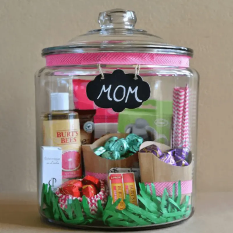 pote de doces para mão da noiva como lembrancinha