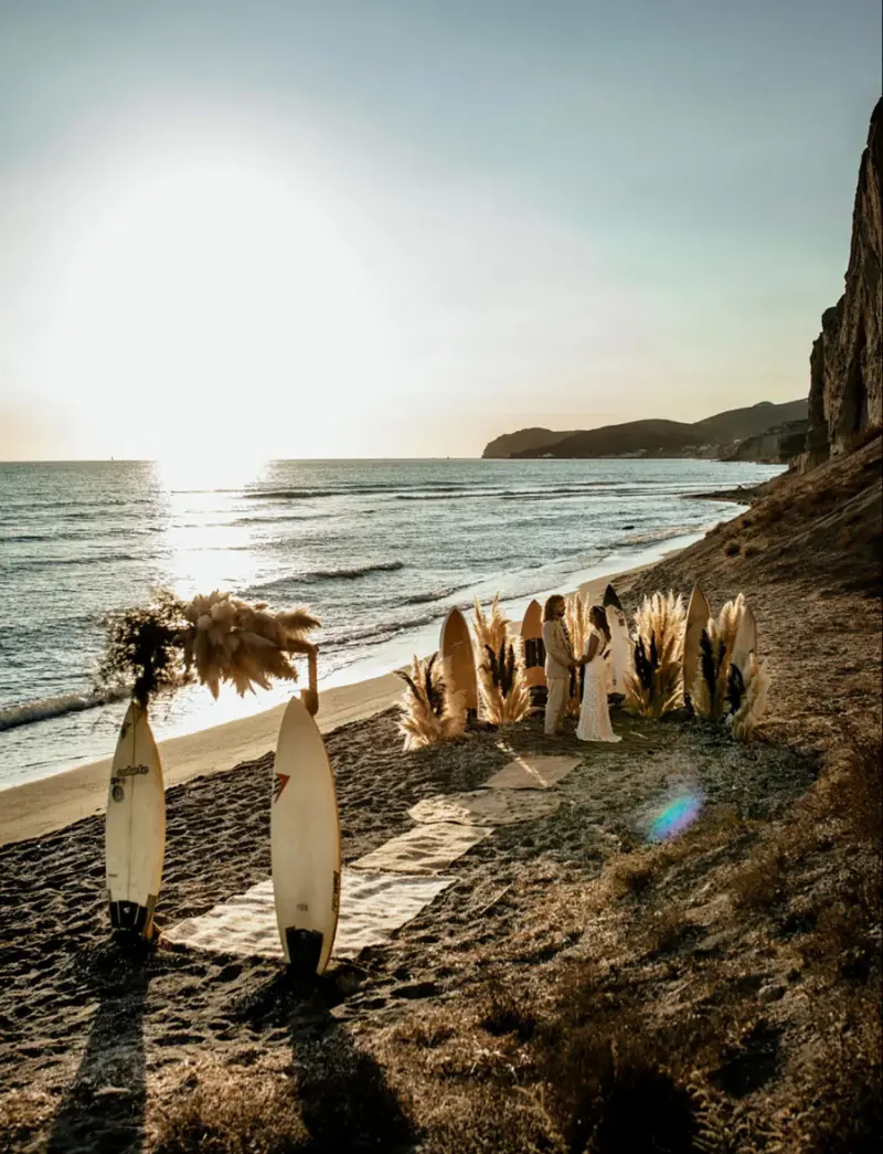 altar de prancha de surf para casamento na praia