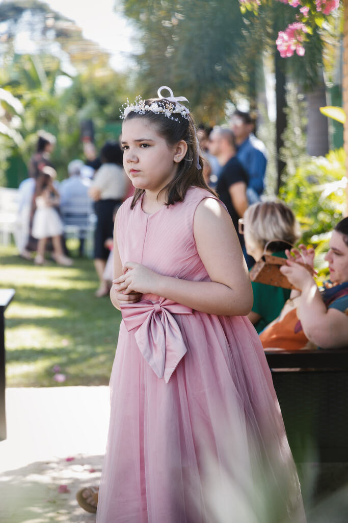 daminha com vestido rosa