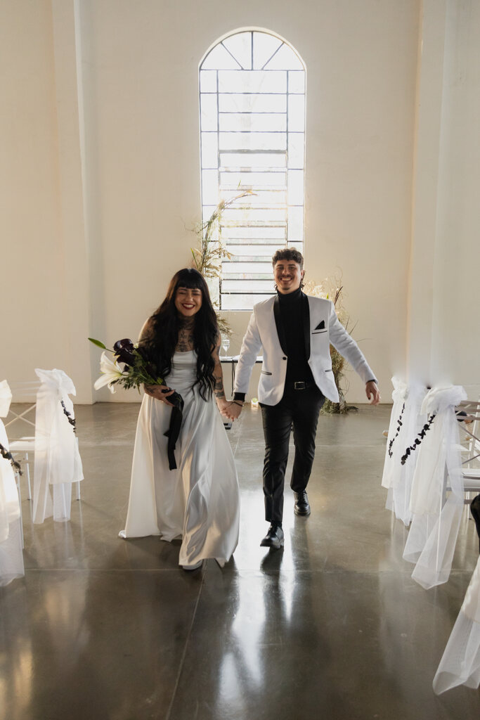 Casamento preto e branco viraliza por esbanjar personalidade