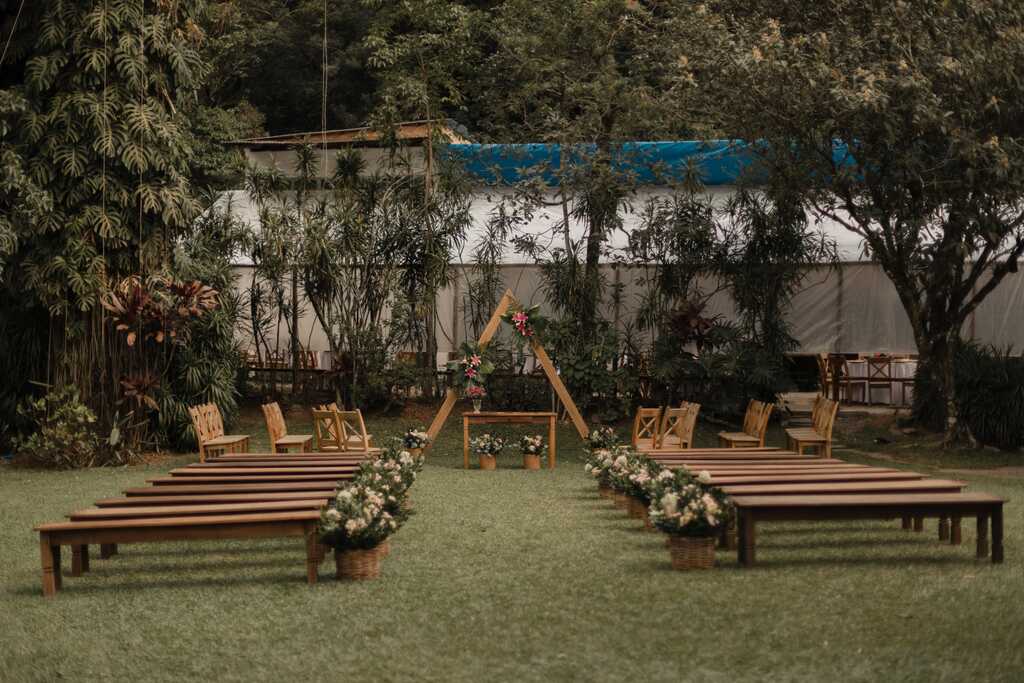 espaço ao ar livre decorado para casamento rústico