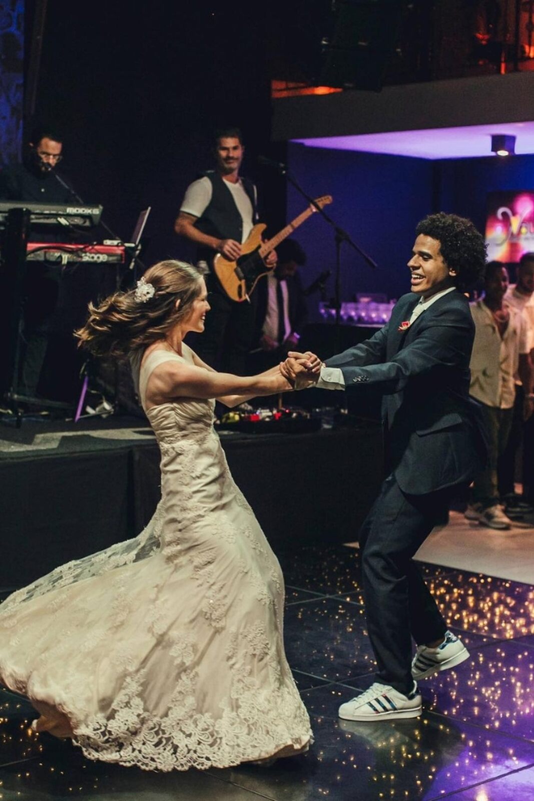 casal na pista de dança