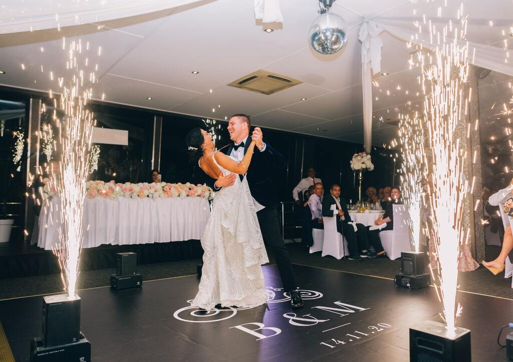 casal dançando com coreografia para casamento