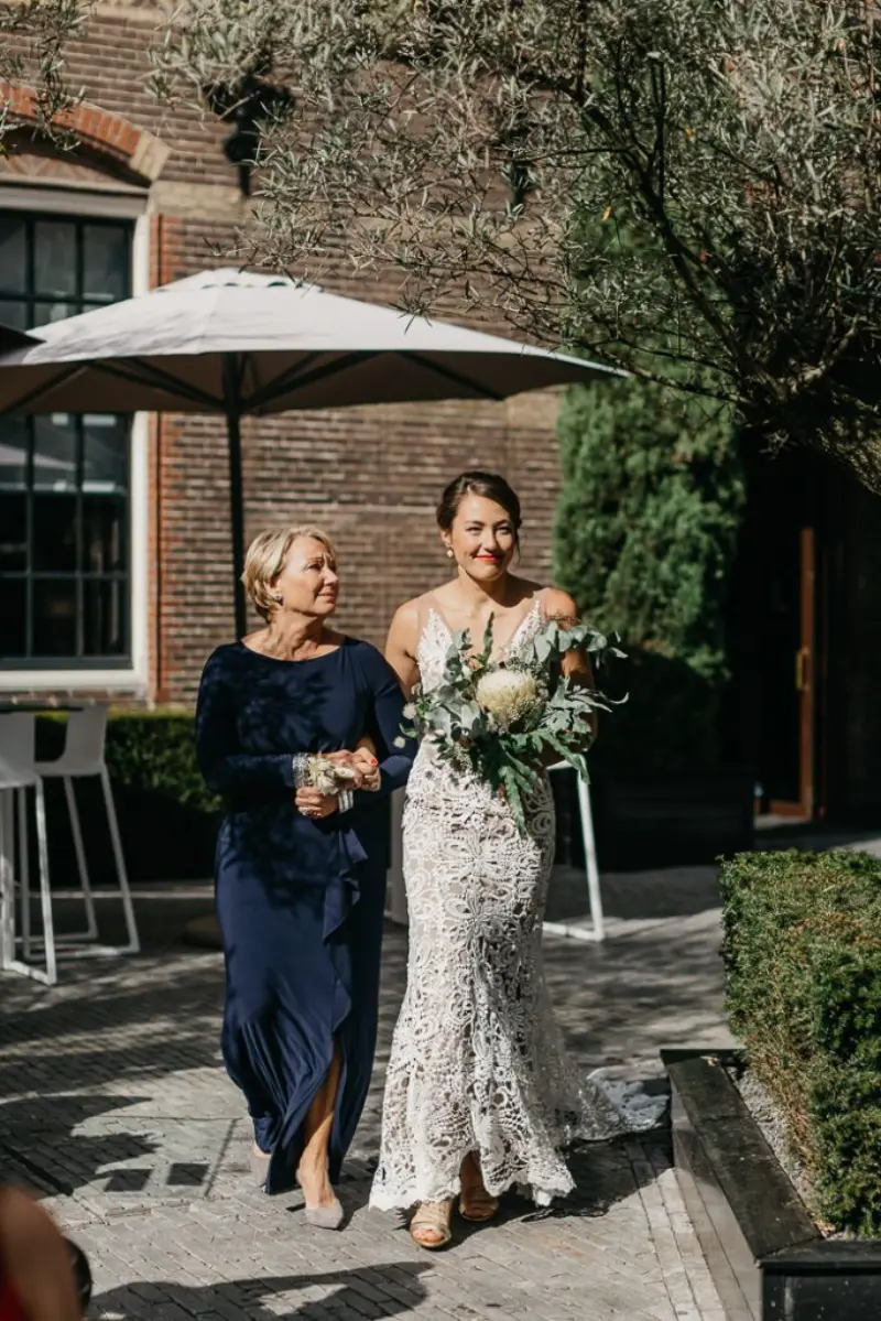 cortejo de casamento entrada da noiva com a mãe