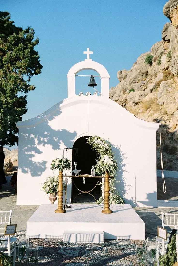 decoração simples par casamento na igreja catolica