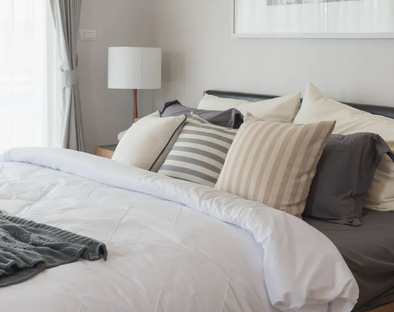 cama com almofadas para enxoval de casamento