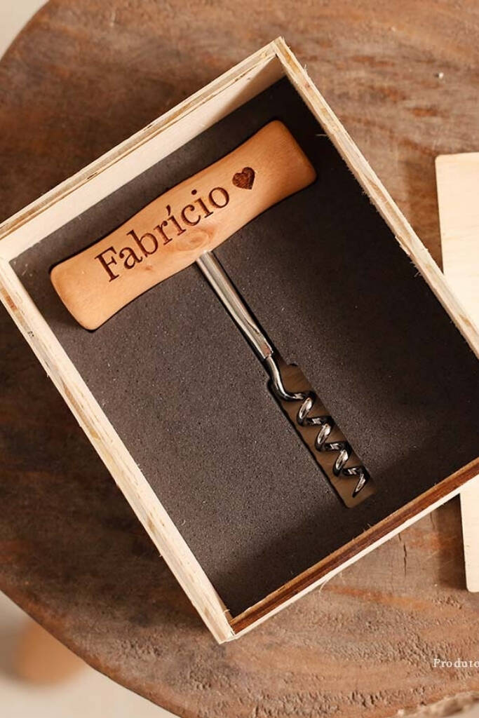 abridor de garrafa como lembrancinha de casamento