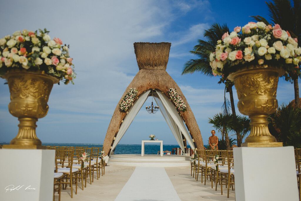 altar rústico na praia de cancun