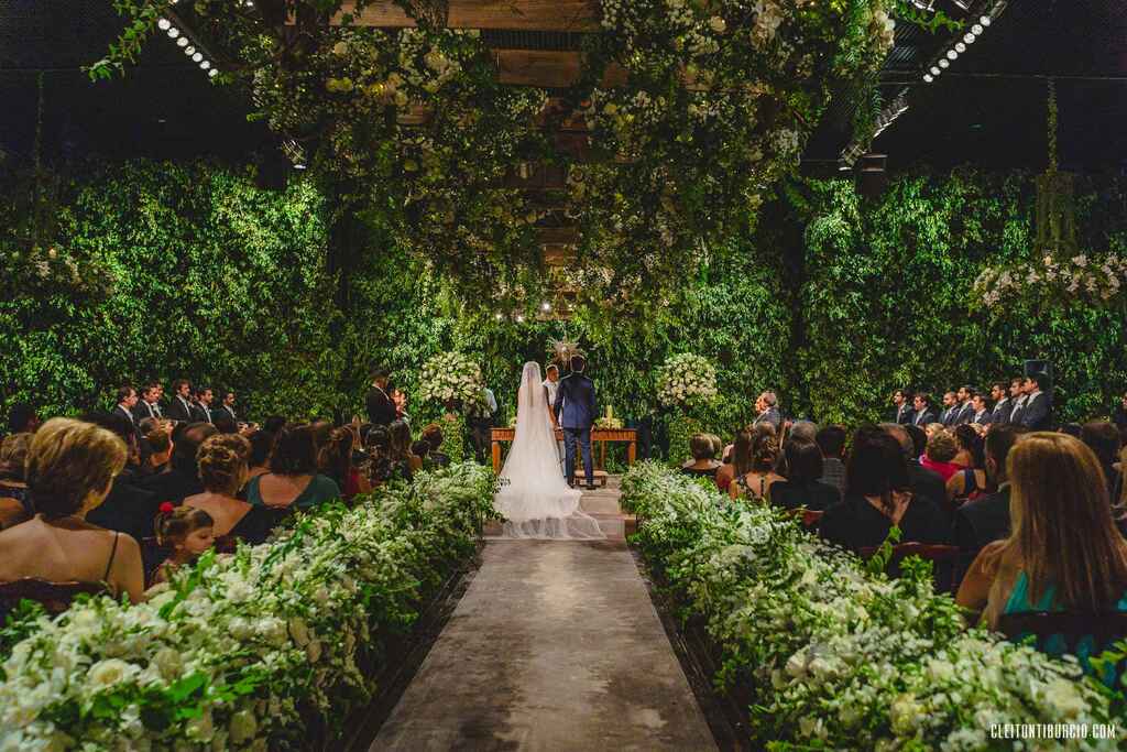 espaço de casamento com plantas