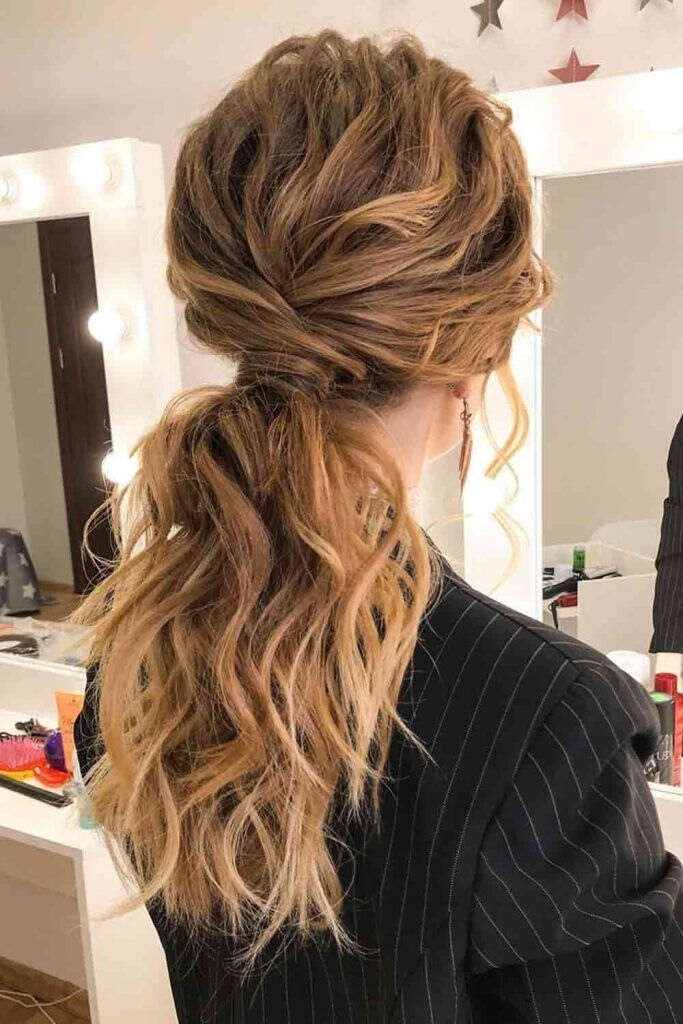 penteado para madrinhas com rabo de cavalo bagunçado