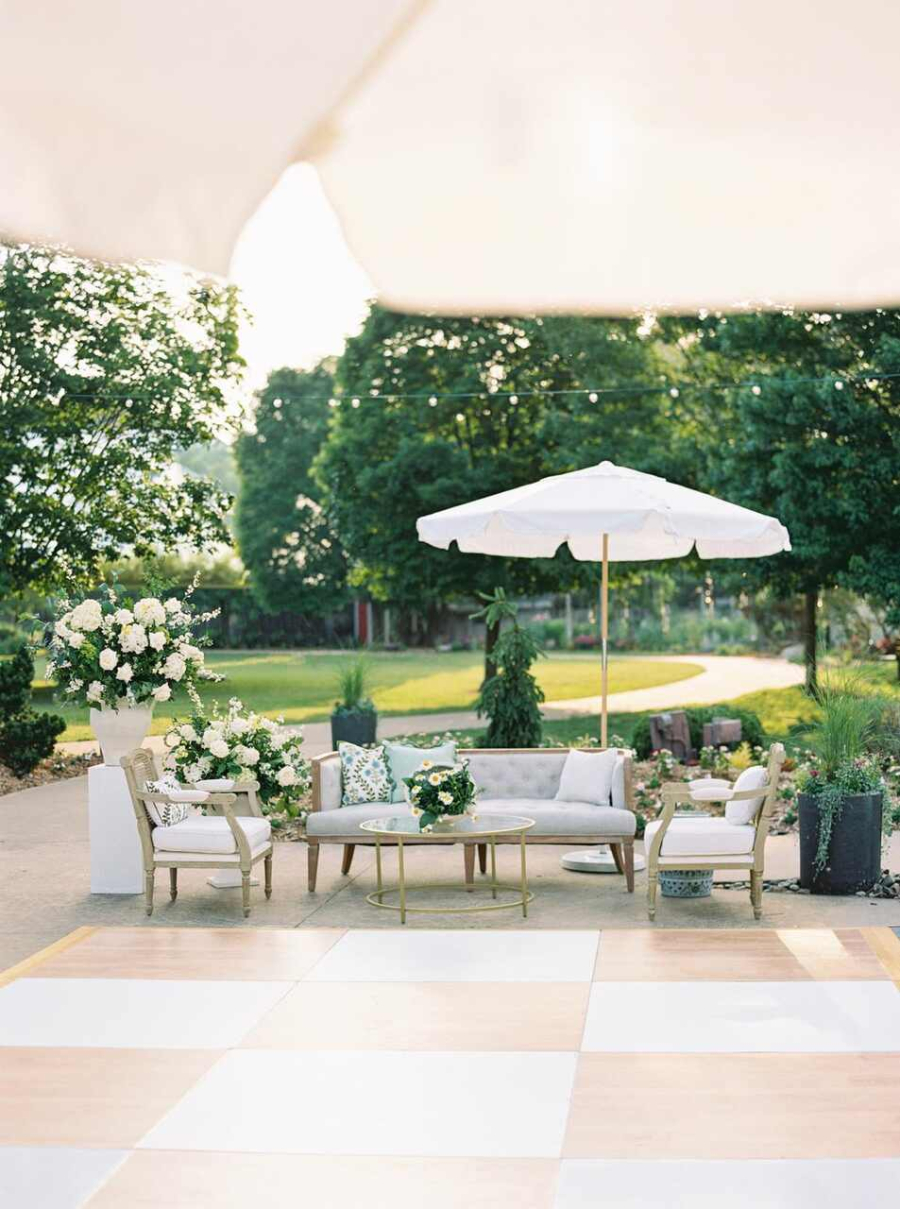 Lounge para casamento: descubra a função deste espaço na festa