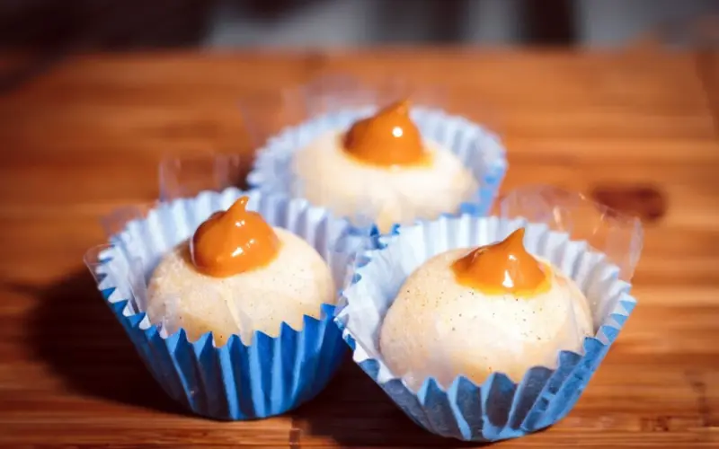 cajuzinho para mesa de doces de casamento