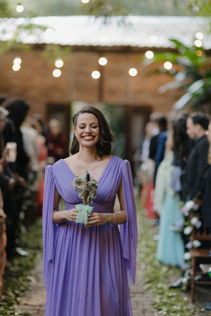 entrada da madrinha com vestido lavanda