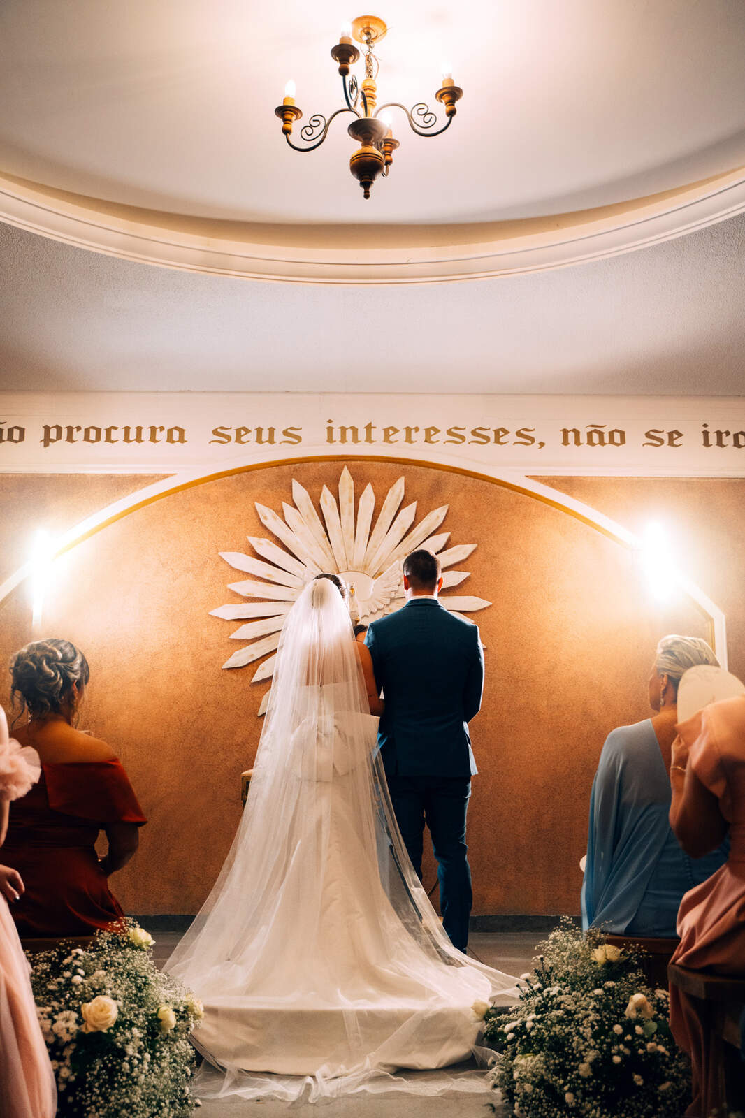 noivos no altar