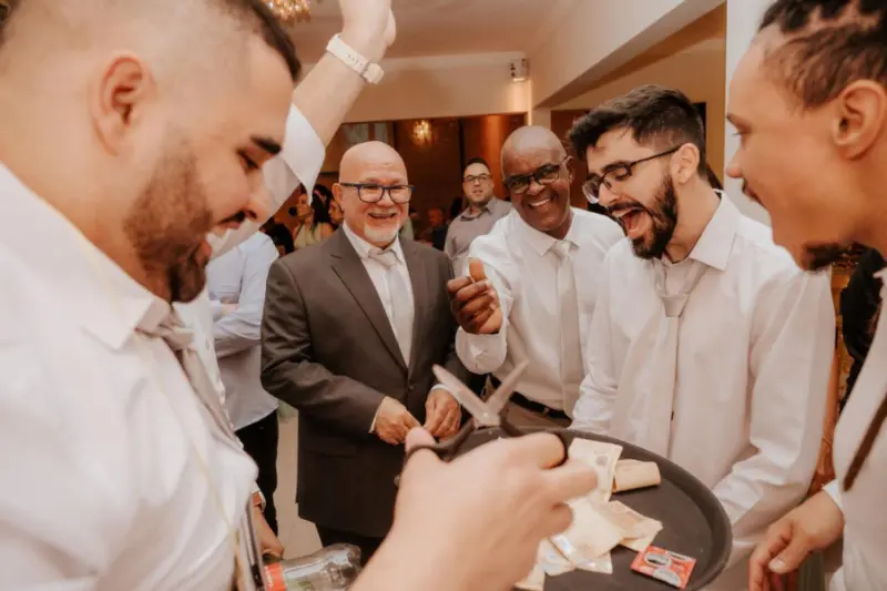 cortar a gravata em casamento 