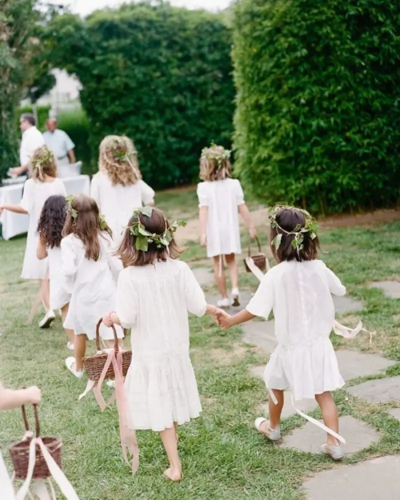  saída de daminhas de honra ao ar livre