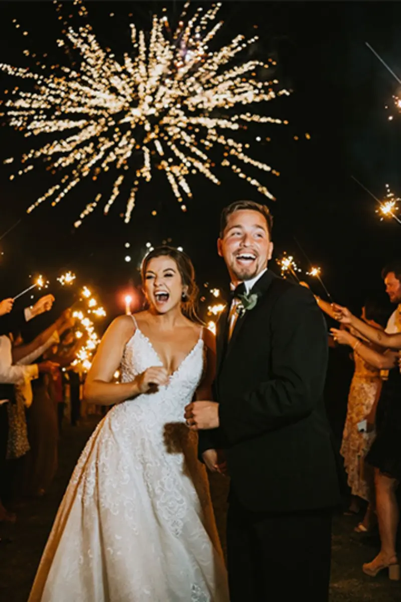  saída dos noivos com fogos de artíficio