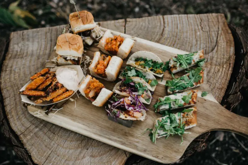 tábua de frios para servir em mini wedding