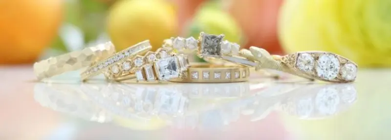 anel de noivado com alian&ccedil;a de casamento