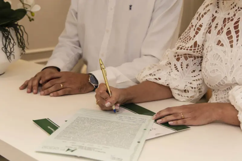 assinatura de certid&atilde;o de casamento