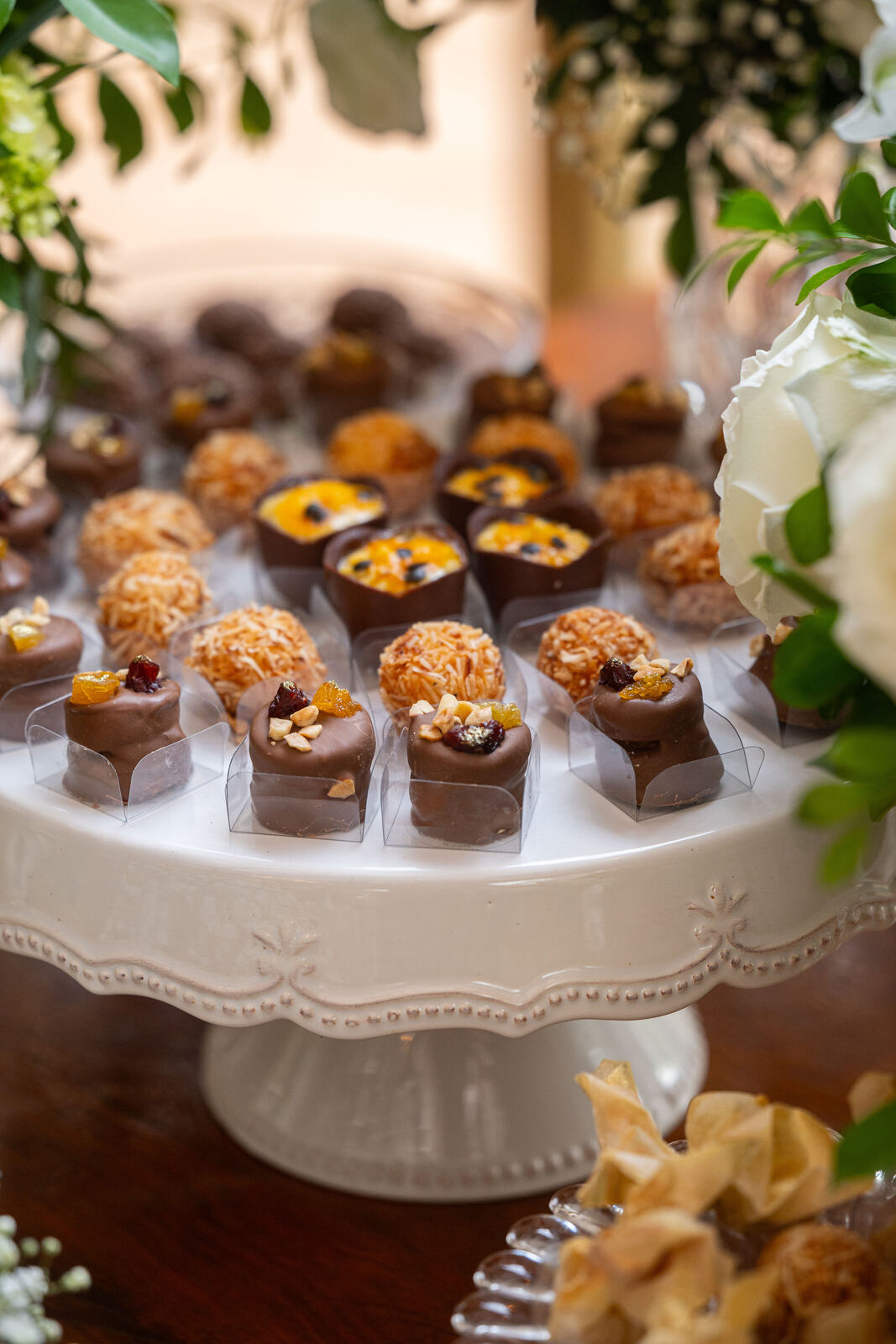 bandeja com doces de casamento