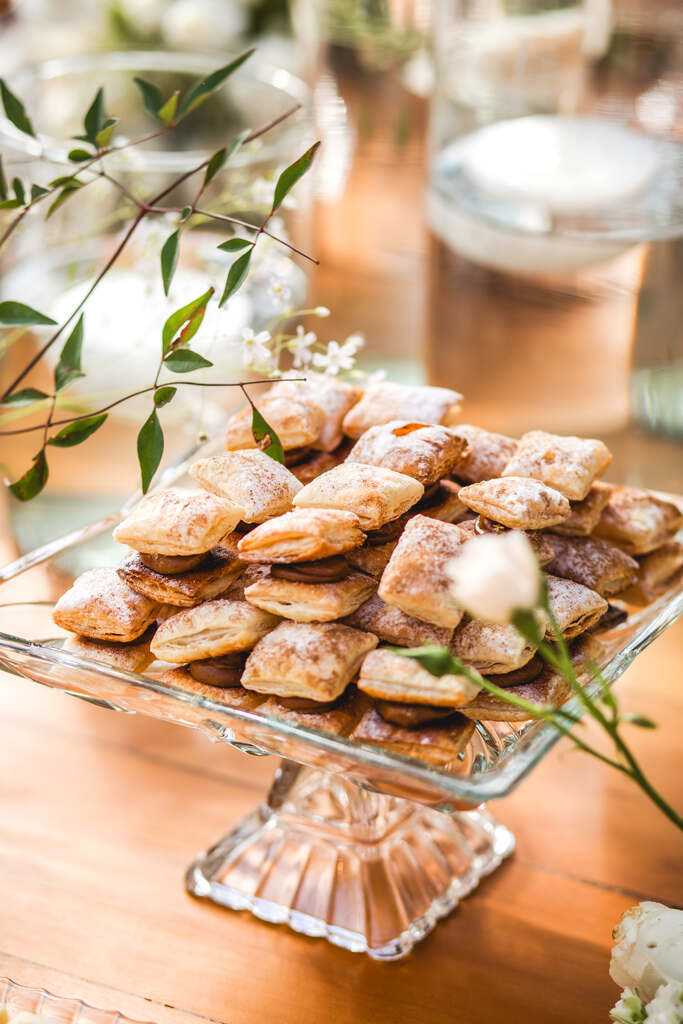 bandeja com doces de casamento