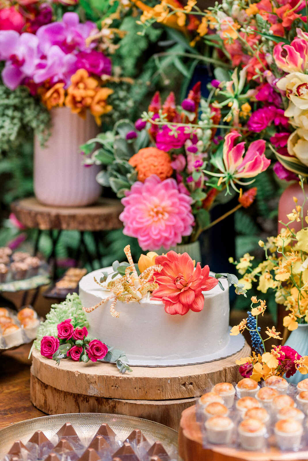 casamento colorido + Mini wedding para 80 com paleta colorida na Quinta da Canta