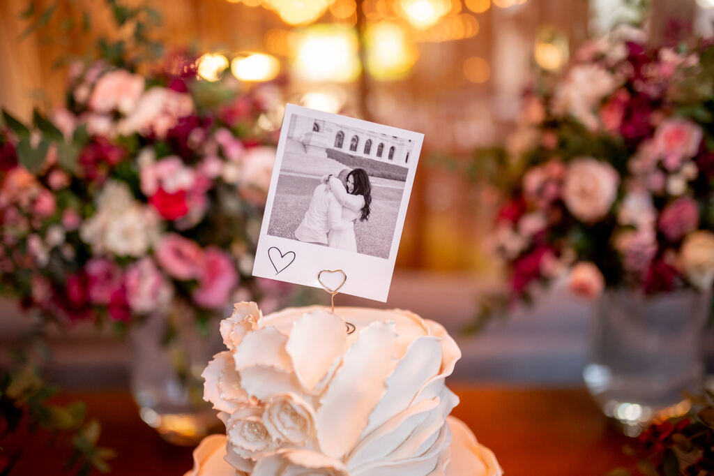 bolo de casamento com topo com foto do casal