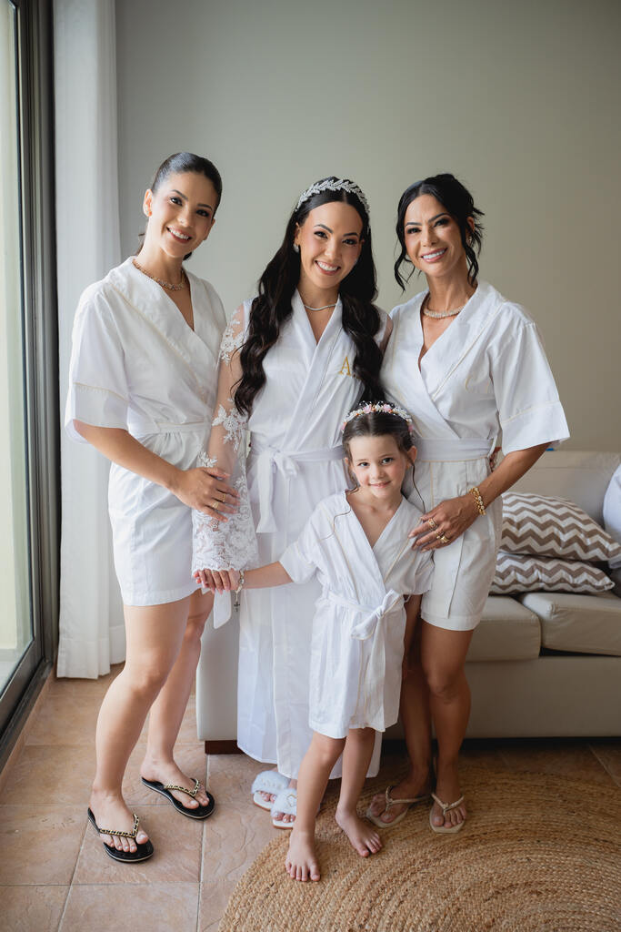 noiva madrinhas e daminha com robe