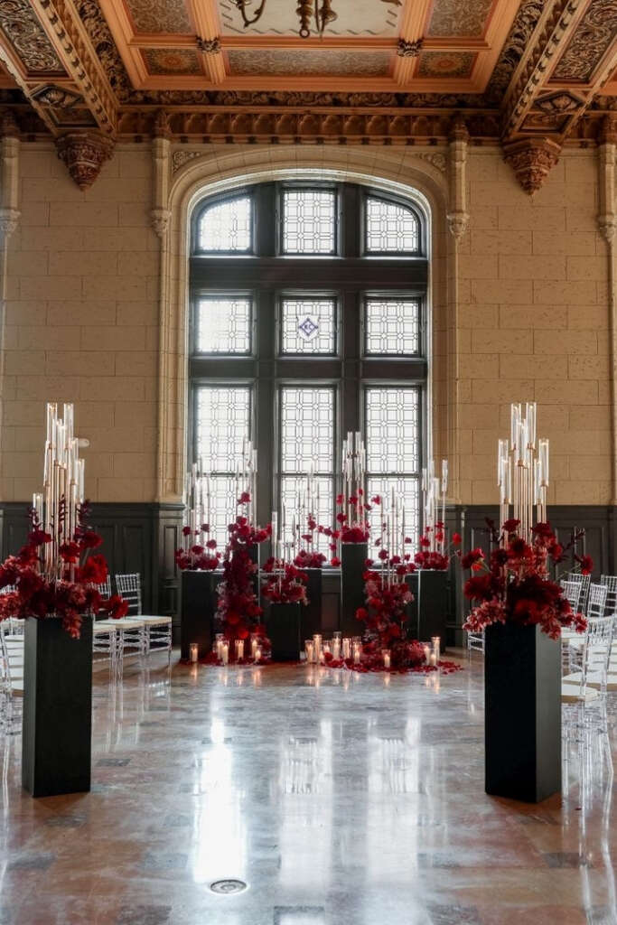 altar com velas e flore