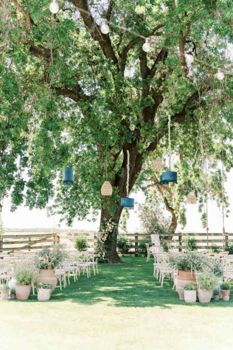 cerim&ocirc;nia de casamento r&uacute;stica ao ar livre