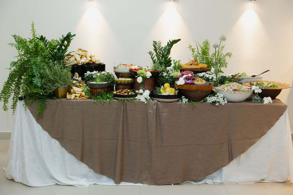 mesa com buffet