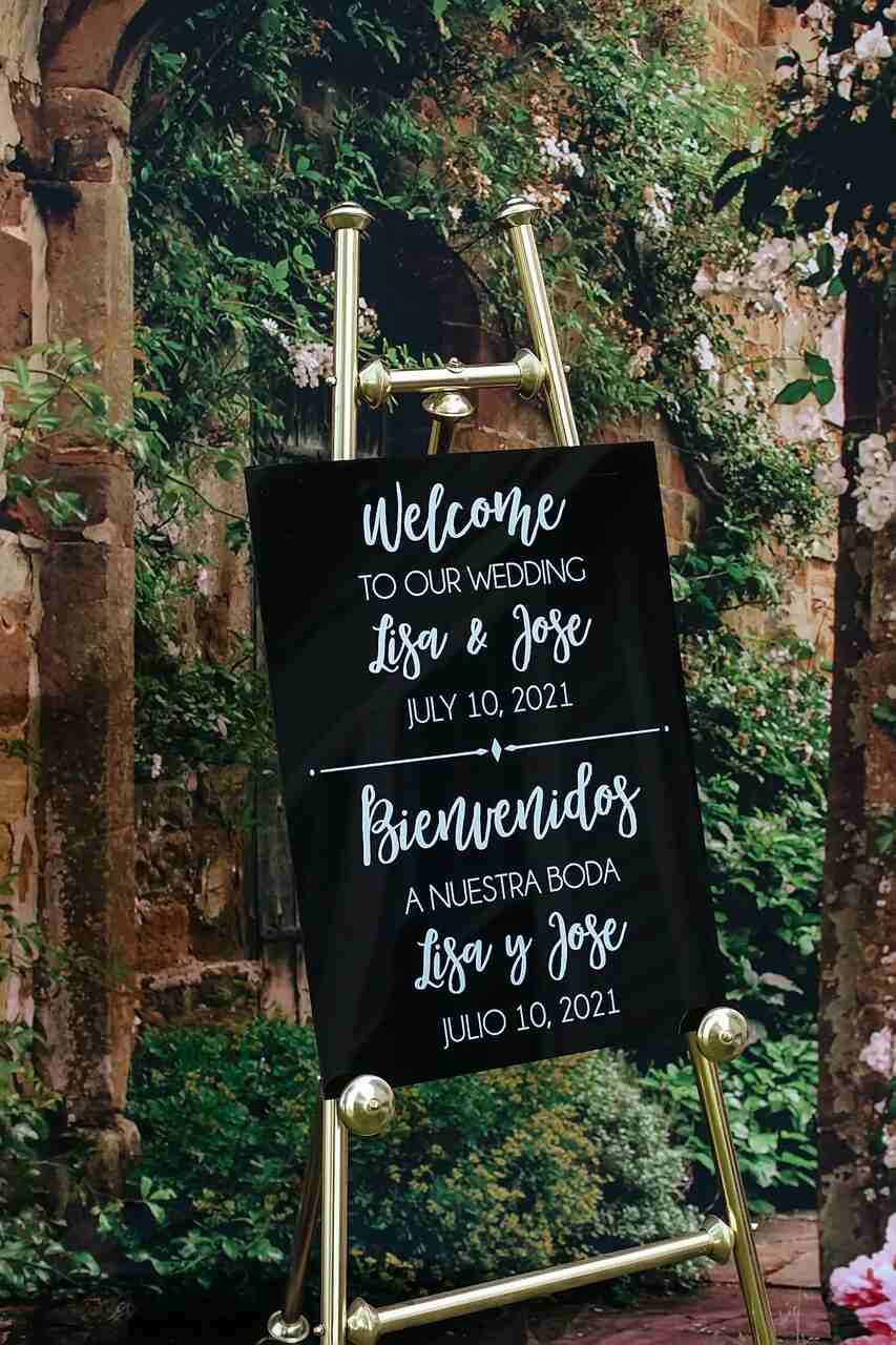 Placa de boas-vindas em casamento com as palavras 