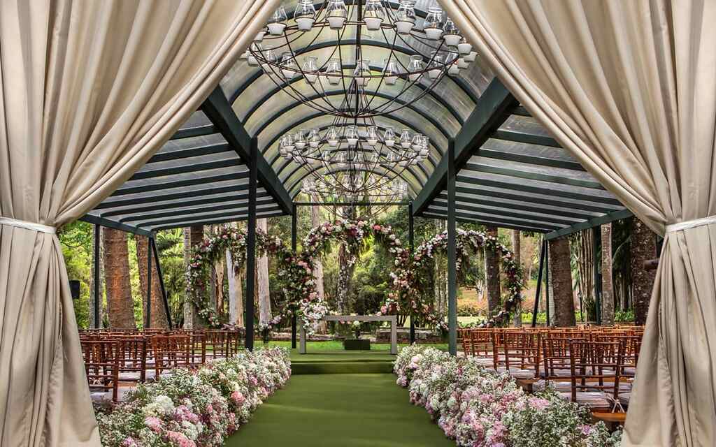 Altar coberto para casamento