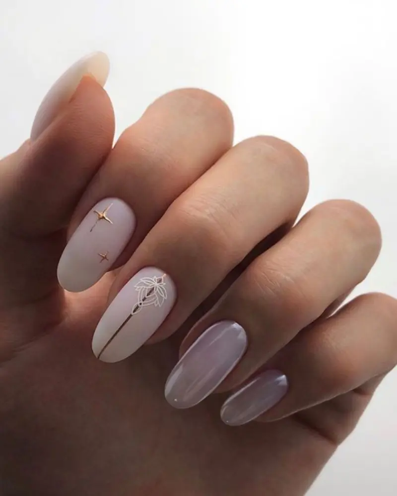 unhas de noiva amêndoa com um design minimalista