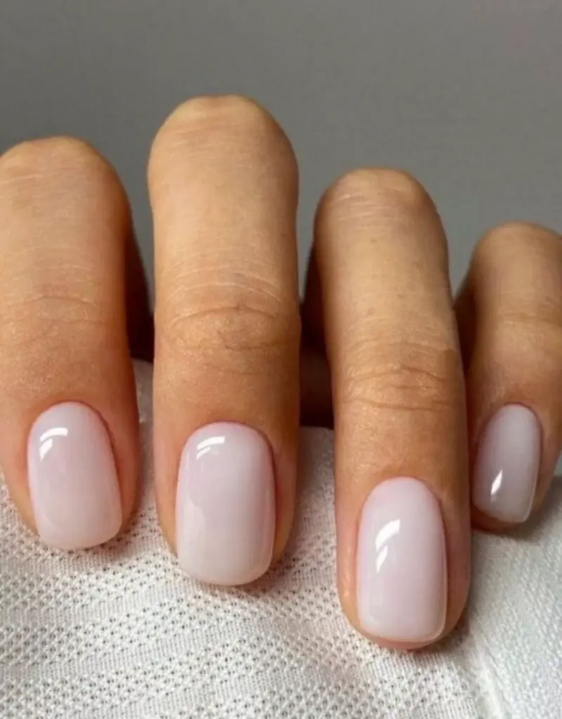 unha de noiva milky nails