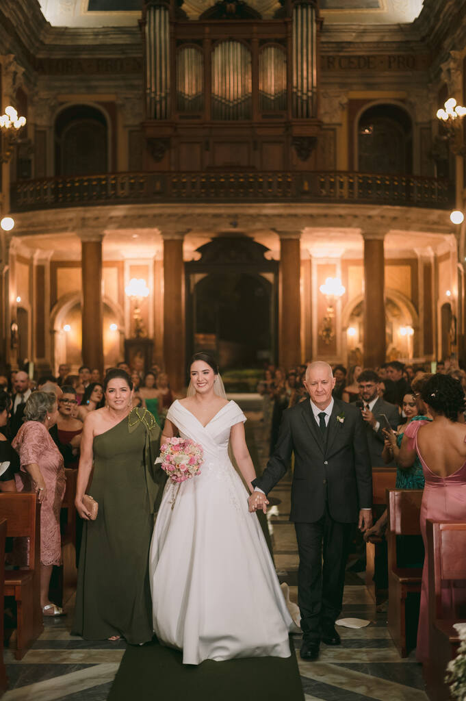 entrada da noiva na igreja