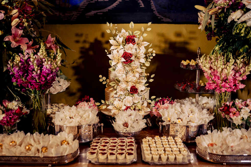 bolo e doces de casamento