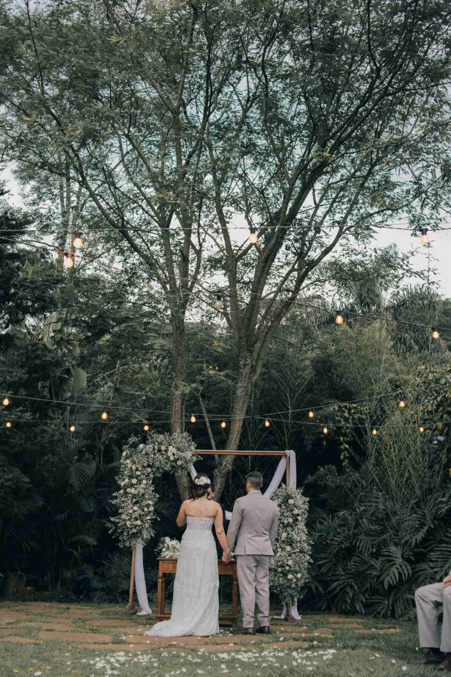 Inspiração de casamento verde e branco na Villa Mantova