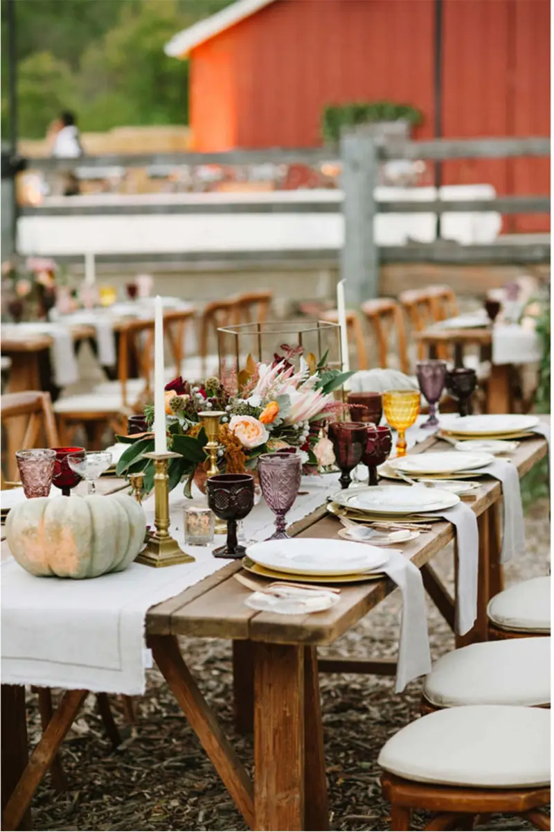 decora&ccedil;&atilde;o de mesa de casamento r&uacute;stico ao ar livre