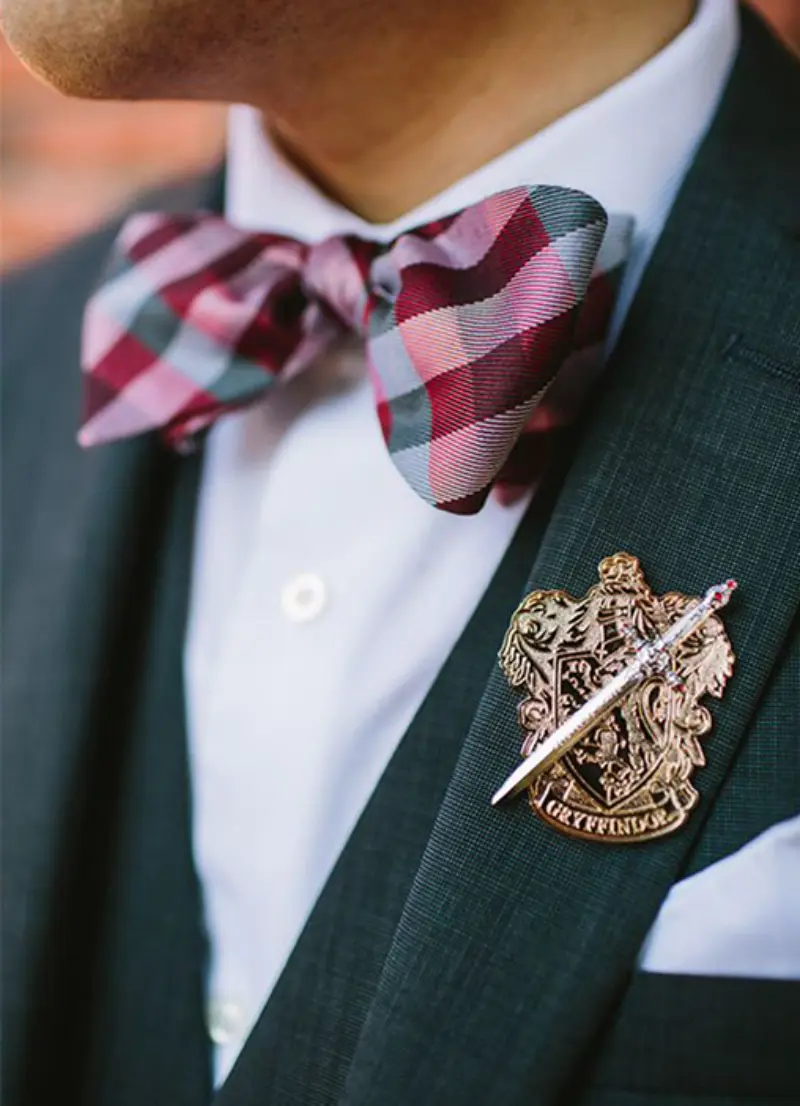 Lapela do noivo para casamento temático Harry Potter