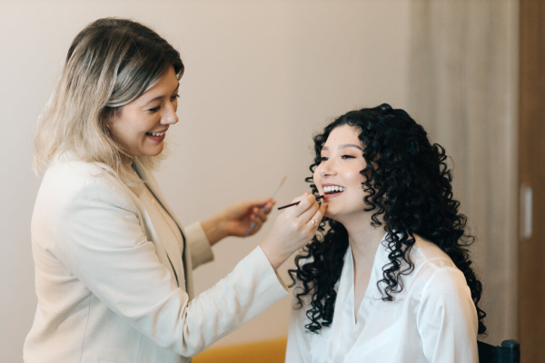 capa post: making of da noiva com a Thais Mendes maquiando