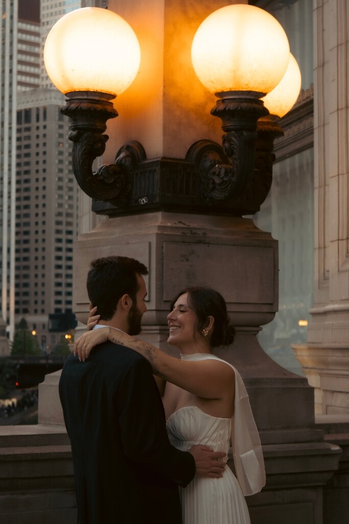 casal abraçando