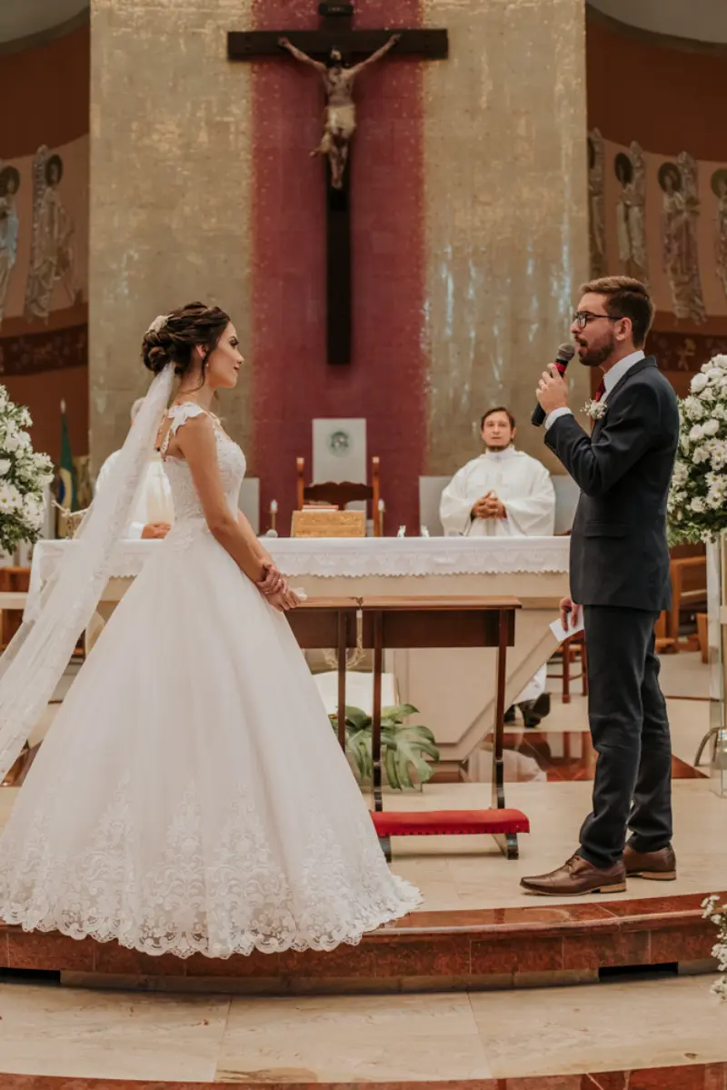 troca de votos em casamento na igreja