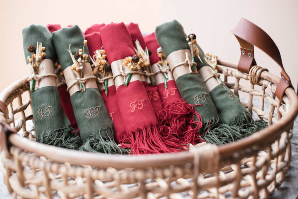 capa post: Pashmina Wedding coloridas personalizadas em cesto